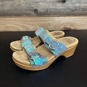 Dankso Shoes Womens 8.5 EU 39 Iridescent Blue Leather Double Strap Clog Sandals